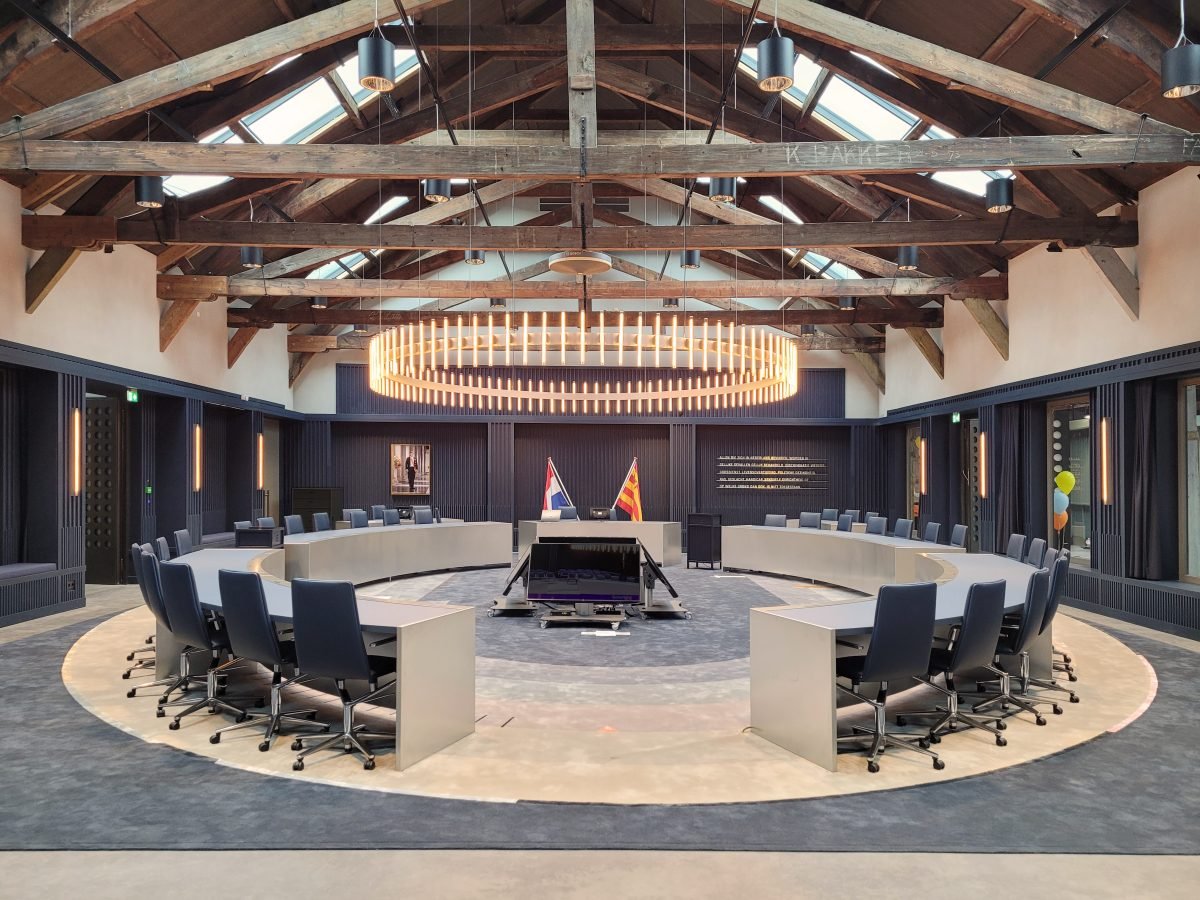 voormalige Mastenloods nu raadszaal in Den Helder