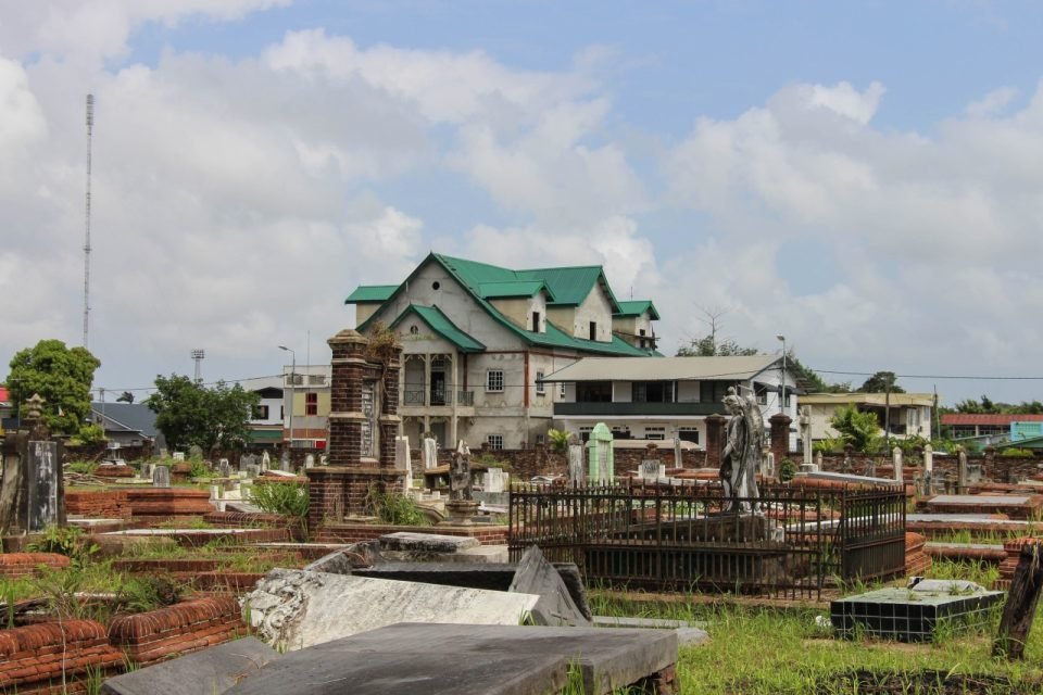 Begraafplaats Nieuwe Oranje Tuin, Paramaribo, Suriname.