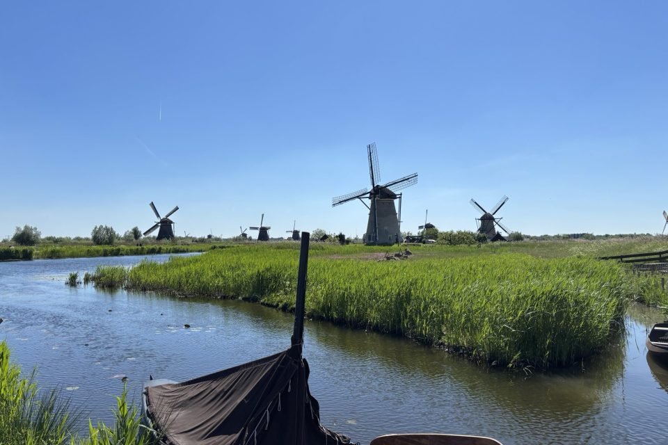 Kinderdijk met boot