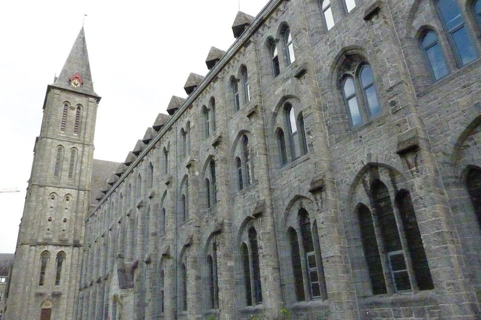 abdijkerk van Maredsous